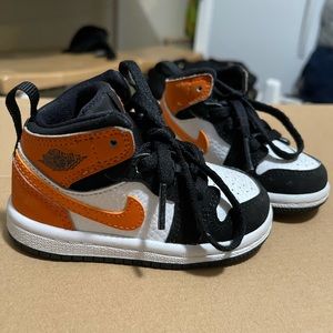 Nike jordan Shattered backboard size 5 toddler almost new